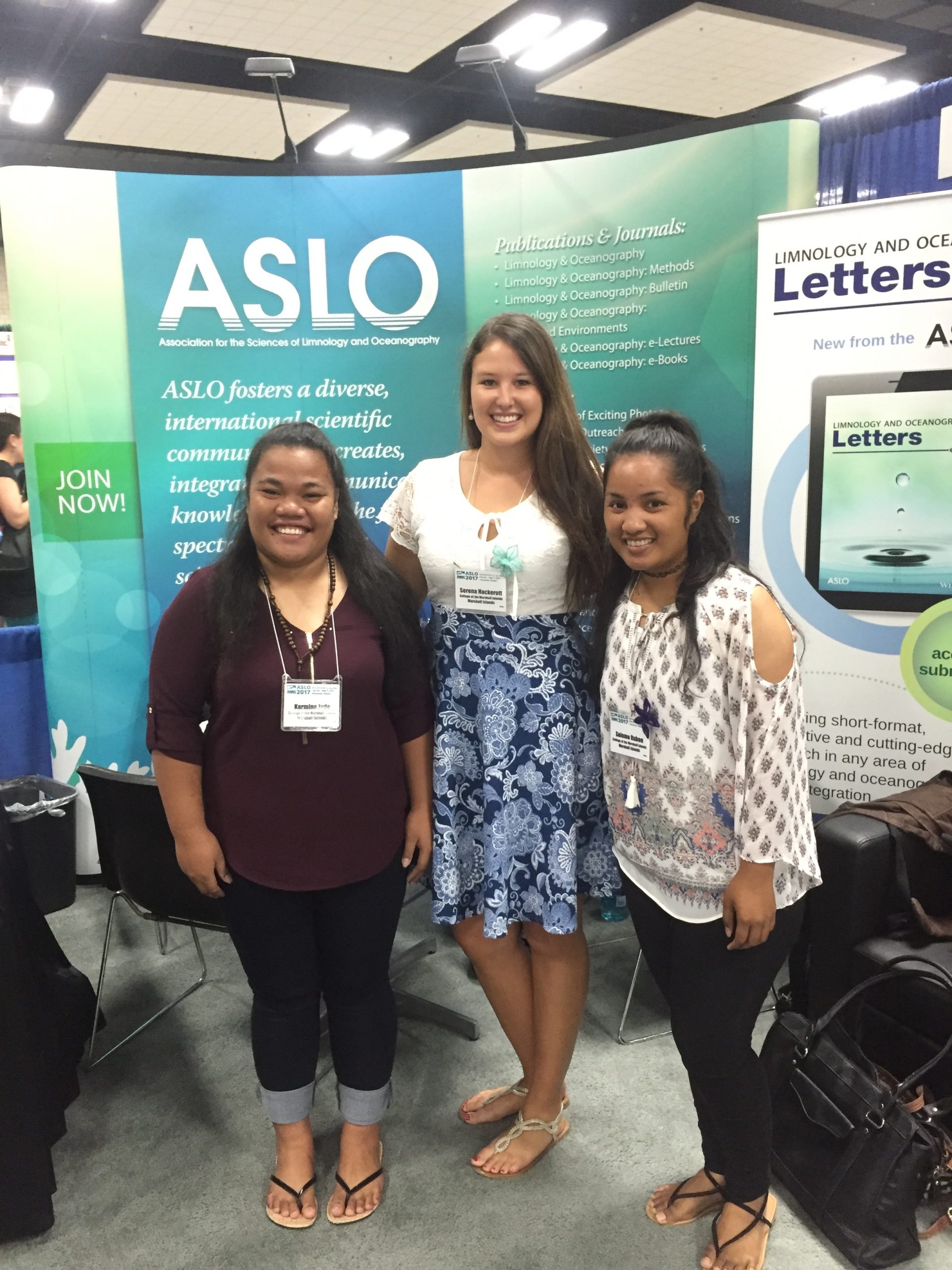 CMI Students And Their Instructor At ASLO Conference